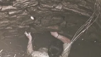 נפלה לבור עם נחשים ושרדה במשך 54 שעות עד שניצלה