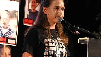 דורון שטיינברכר בכיכר החטופים: "חשה אשמה שאני פה והם לא"