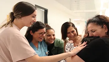 "טייסת דן": צוות בית החולים המשמש משפחה לתינוק שננטש