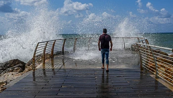 התחזית: למרות ירידה ניכרת בטמפרטורות - עדיין חם ביחס לעונה