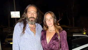 אחרי השריפה שכילתה הכול: ציון מקנזי מציג בת זוג חדשה בחתונה של כוכבת "הישרדות"