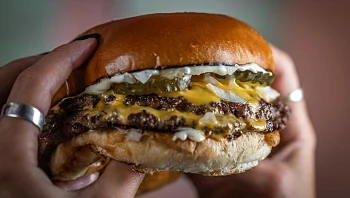 מספרים שהוא אחד הטובים בארץ. מספרים וצודקים