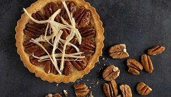 פאי חלווה, פקאן ומייפל שממלא את הבית בריח אגוזי מתקתק