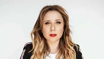 בינלאומית: הקומיקאית ליטל שוורץ בצעד מפתיע בקריירה