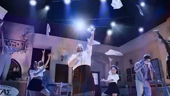 יאסו: מאחורי הקלעים של המחזמר היווני שכובש את הבמות
