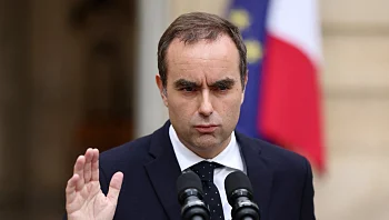 פחות מחודש אחרי שמונה: ראש הממשלת צרפת התפטר מתפקידו