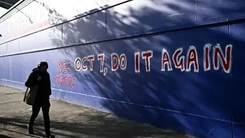 חשוד כיוון נשק לבית כנסת בסידני, כתובות הסתה נגד יהודים במלבורן