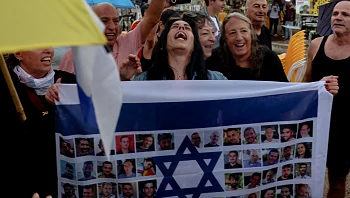 הלילה המרגש של המשפחות בכיכר: "לדמעות הללו פיללתי"