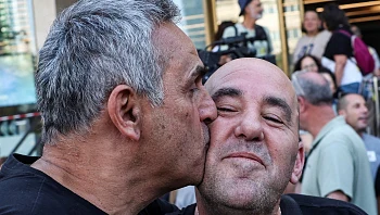 "מחכה לרגע שבו תחבק את רום": הריאיון המרגש של אבות החטופים