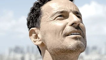 "בחיים לא אשכח את המבט שלך": גיא זו-ארץ במסע אישי אחרי 7.10