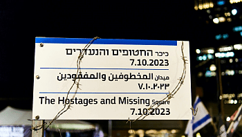 שנתיים של מחאות, תפילות ובכי: הקולות מהכיכר בת"א שהפכה לסמל