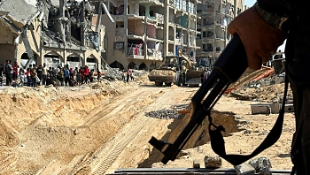 דיווח: חמאס מסר מפות לצוות המצרי שמחפש אחר חטופים חללים