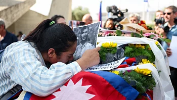 דרכו האחרונה: ארונו של ביפין ג'ושי יוטס היום לנפאל