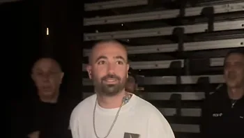 הפתעה לצאת החג: עומר אדם ובת הזוג סשה מאורסים!