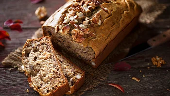 לחה, עסיסית ובריאה: עוגת בננה ואגוזים דיאטטית של חלי ממן