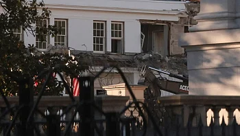 אולם הנשפים של טראמפ: שיפוץ הענק בבית הלבן מעורר סערה