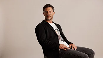 נדב נייטס מככב במחזה חדש - ומגלה: "התיאטרון היה טיפול עבורי"