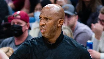 דרמה ב-NBA: מאמנו של דני אבדיה נעצר בחשד להימורים לא-חוקיים