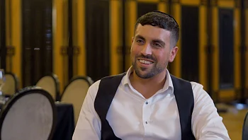 "לא הכרתי אותו עד גיל 17": אריאל על הילדות המורכבת בלי אביו