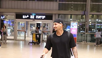 בשיא התהילה: ארז איסקוב ארז מזוודה ועזב לתקופה