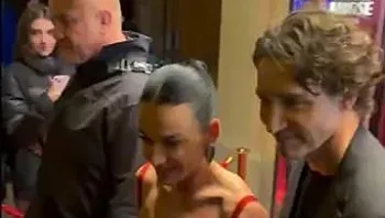 עושה את זה רשמי: הזמרת השיקה את בן זוגה - ראש הממשלה לשעבר