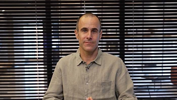 ירושלים עוברת מבניה באבן לזכוכית