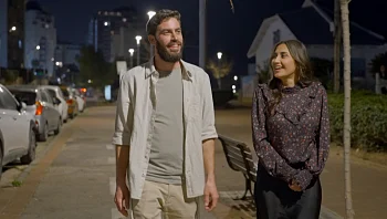 "זה הפתיע אותי, איך אני מגיב לזה?": הלל מחליטה לגלות את הסוד