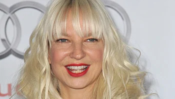 כחלק מהגירושים המכוערים: האם סיה תאבד את המשמורת על בנה?