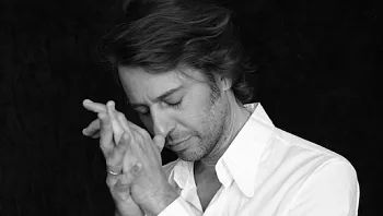 מעולם לא ראיתם את המוזיקאי הידוע הזה כל כך חשוף ופגיע