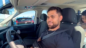 בחו"ל, כמו כולם: פצוע המלחמה חנך את הרכב הנגיש הראשון - ביוון