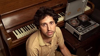 "רוצה לצאת": המוזיקאי המוערך חושף את עצמו כפי שטרם שמעתם