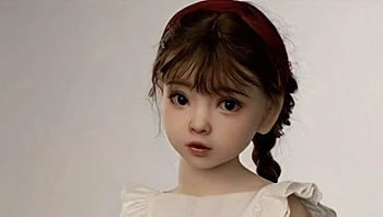 הרשויות בצרפת נגד שיין: מכרה בובות מין בעלות אופי פדופילי