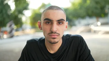 פרטים חדשים על תקיפת רום ברסלבסקי: "הוכה ונדחף אל הרצפה"