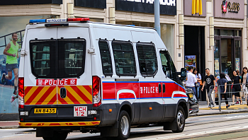 זוג בני 60 נעצרו לאחר שתועדו מקיימים יחסי מין במרחב הציבורי