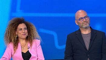 שילוב של סקולפטרה ומכשור למראה טבעי