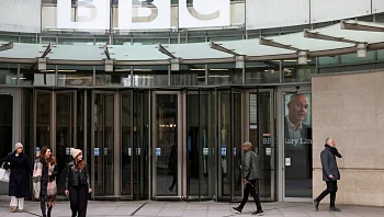 בגלל עריכת נאום טראמפ וסיקור המלחמה בעזה: בכירי BBC התפטרו