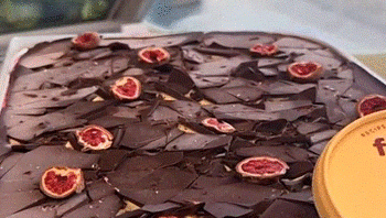 הגלידה הפוטוגנית שמקבלות המשפיעניות - וזו שמגיעה ללקוח