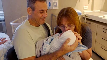 מסע אינטימי של שתי אימהות: מהמשבר המטלטל ועד הסוף הגדול