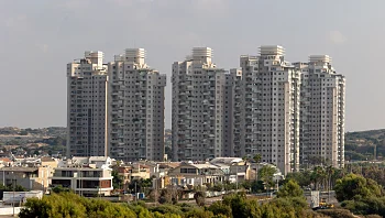 "העלימו עין מבנייה לא חוקית": 4 עובדי עיריית בת ים חשודים בשוחד