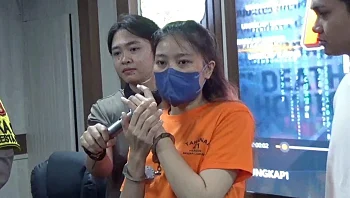 מאהבת חתכה את איבר המין של גבר שקנה מתנה לאישתו