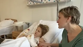 בן 9 איבד את אצבעותיו לאחר שהרים שטר מהרצפה