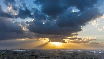 התחזית: ירידה בטמפרטורות, בלילה יחלו לרדת גשמים