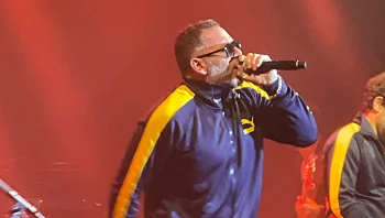 מרסדס בנד נתנו הופעה מפוצצת אנרגיה שכולה רוקנ'רול חי ובועט