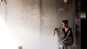 הצלמת שהעניקה תקווה לאנשים שבתיהם נהרסו ב-7.10: "תהליך ריפוי"