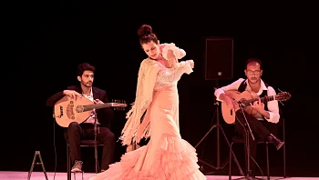לרגל 25 שנים למותה: שיריה של עפרה חזה במופע פלמנקו ייחודי