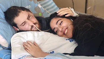 "בפעם הראשונה שראיתי אותו, הוא היה מכוסה בסדין ומלא רופאים עליו"