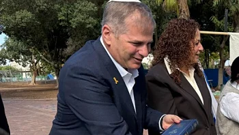 מחסור בתקציבים? קיש מחלק ספרי תנ"ך בכ-50 אלף ש"ח מכספי המשרד