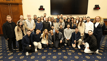 שורדי שבי ובני משפחותיהם ביקרו בקונגרס: "ניצחון לעמוד פה"