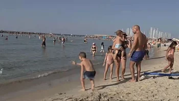 קיץ בסוף נובמבר: החום הוציא רבבות לחופים ולפארקים