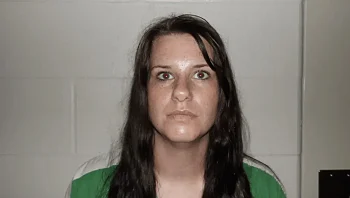 מורה מחליפה שילמה כסף לתלמידים כדי שיקיימו איתה יחסי מין